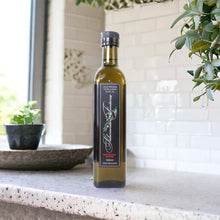 Load image into Gallery viewer, Matakana blend cold pressed extra virgin olive oil  | award winning artisan oils by Salumeria Fontana
