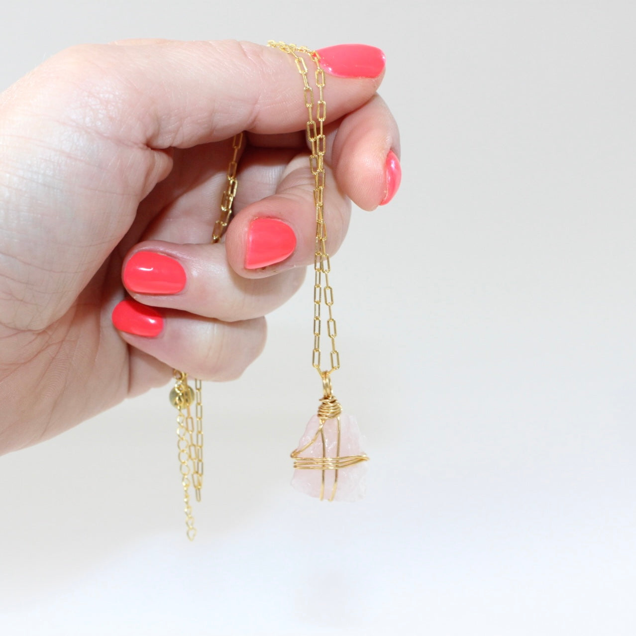 Rose quartz crystal Gold necklace. Free express shipping. Buy crystal jewellery online from ASH&STONE Auckland crystal shop.  AfterPay available.