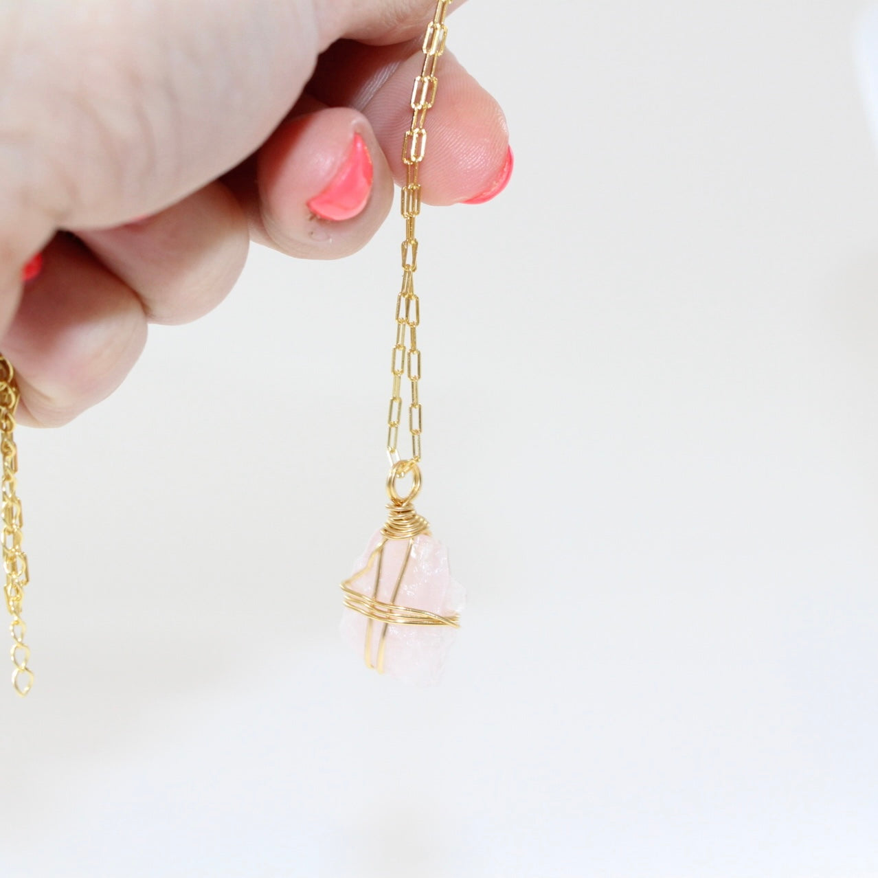 Rose quartz crystal Gold necklace. Free express shipping. Buy crystal jewellery online from ASH&STONE Auckland crystal shop.  AfterPay available.