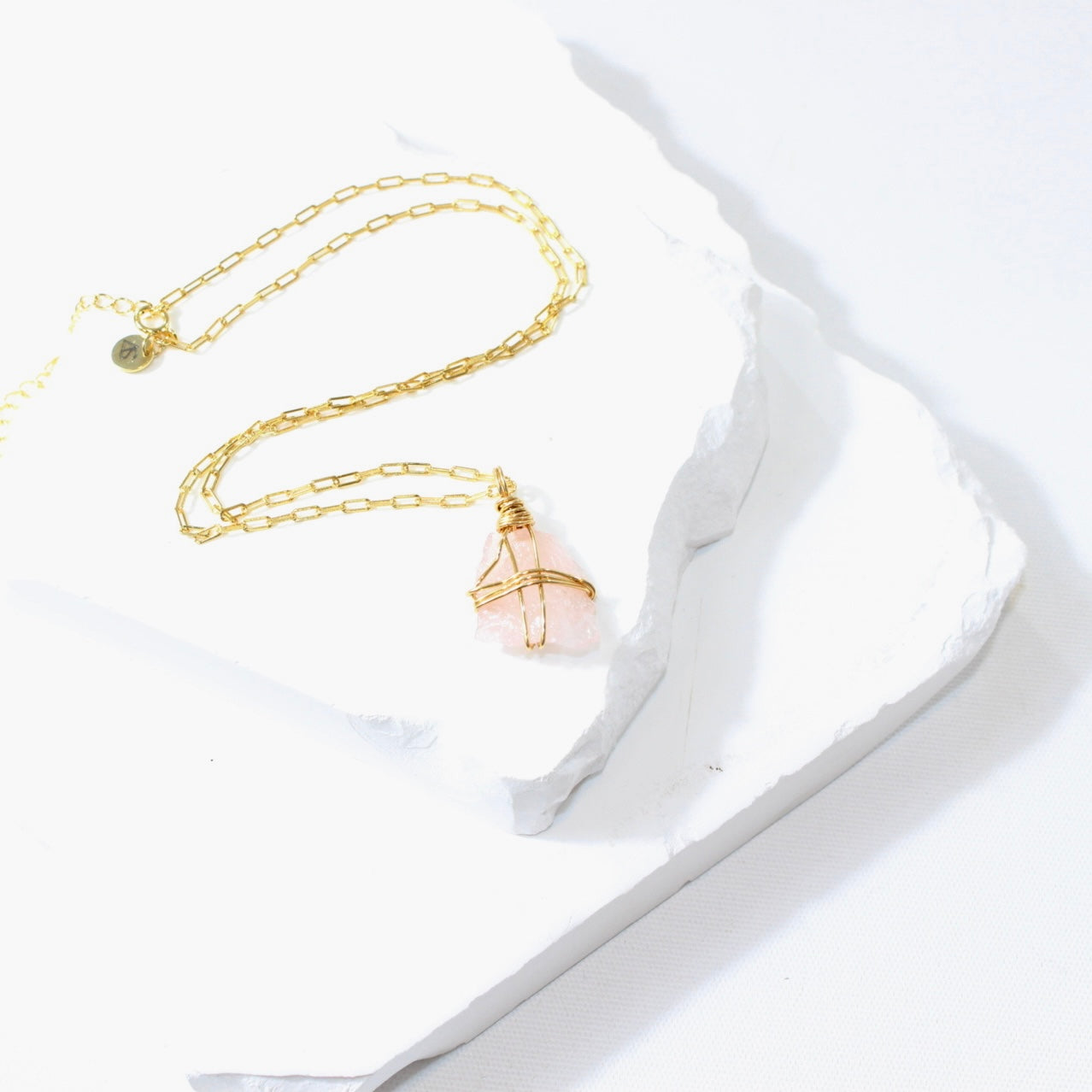Rose quartz crystal Gold necklace. Free express shipping. Buy crystal jewellery online from ASH&STONE Auckland crystal shop.  AfterPay available.