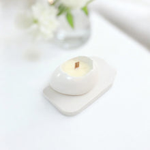 Load image into Gallery viewer,  NZ-made hand-poured white concrete candle | ASH&amp;STONE Candle Shop Auckland NZ
