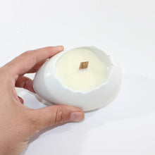 Load image into Gallery viewer,  NZ-made hand-poured white concrete candle | ASH&amp;STONE Candle Shop Auckland NZ
