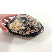 Load and play video in Gallery viewer, Large agate bowl with lid 3.33kg | ASH&amp;STONE Crystal Shop Auckland NZ
