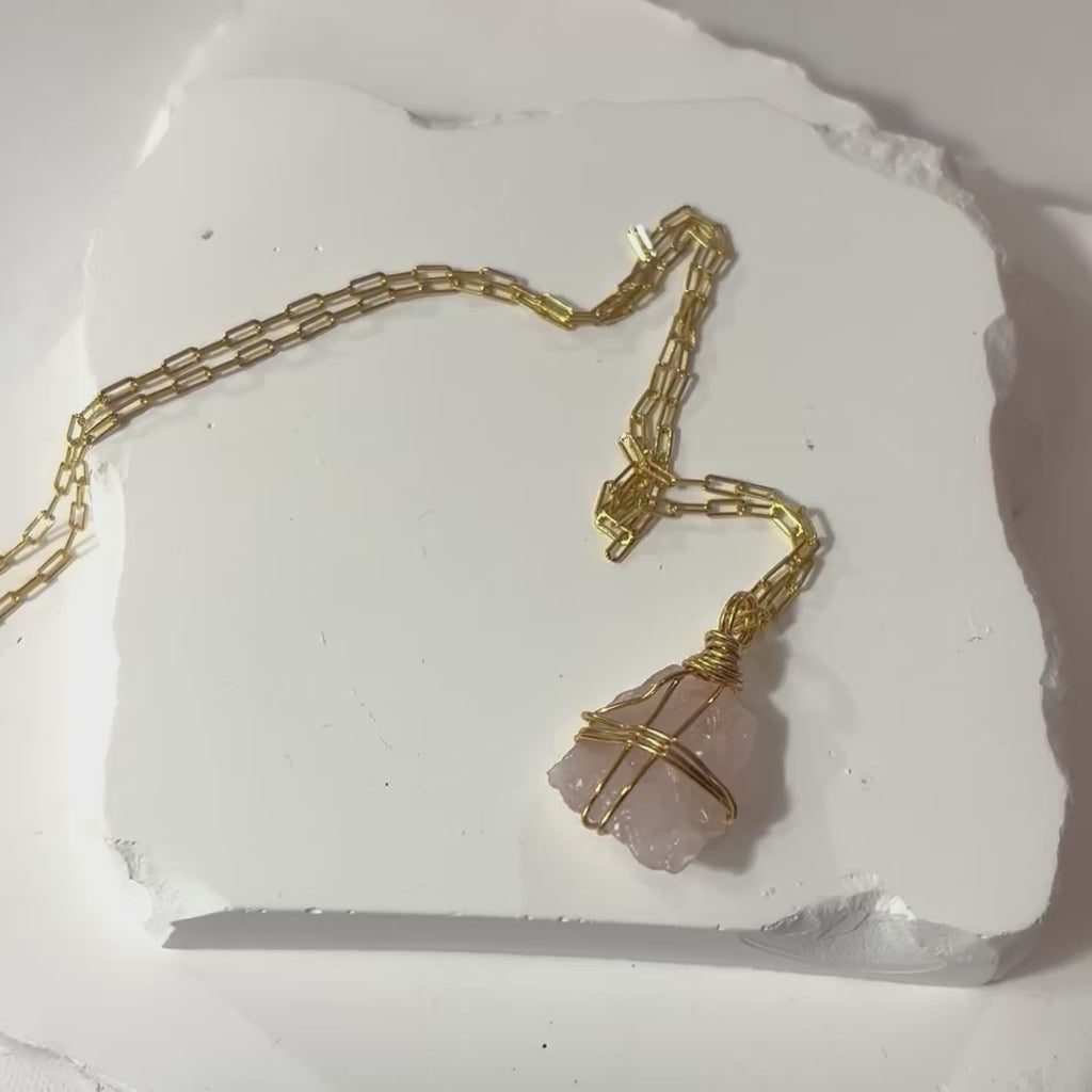 Rose quartz crystal Gold necklace. Free express shipping. Buy crystal jewellery online from ASH&STONE Auckland crystal shop.  AfterPay available.