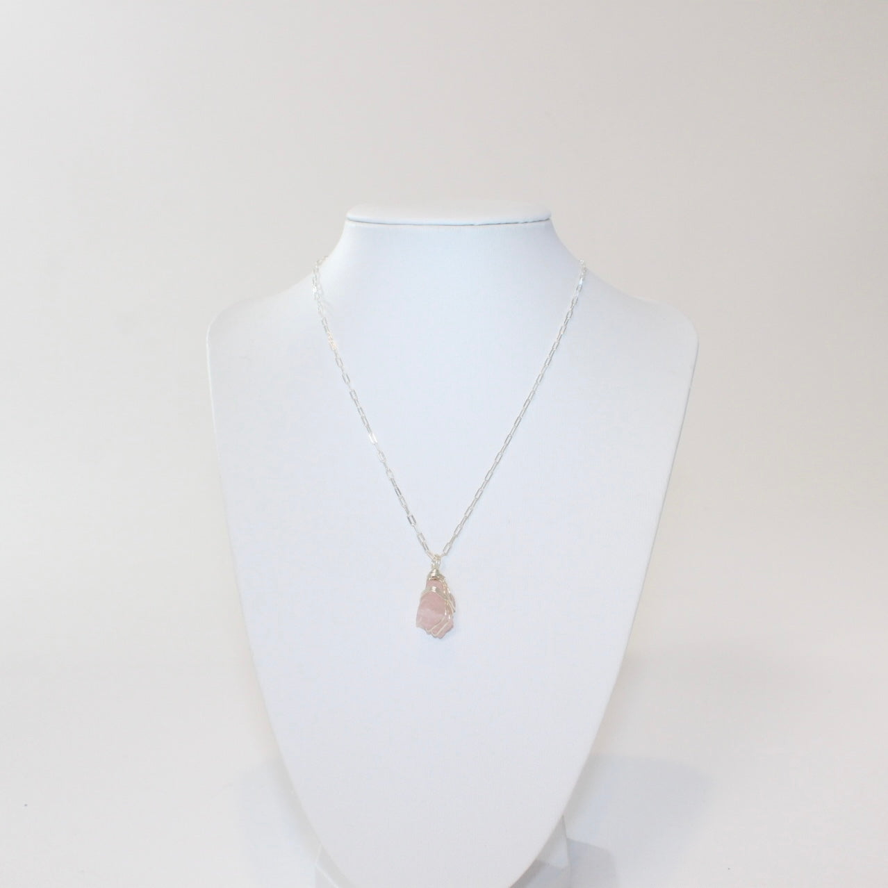 Rose quartz crystal Gold necklace. Free express shipping. Buy crystal jewellery online from ASH&STONE Auckland crystal shop.  AfterPay available.