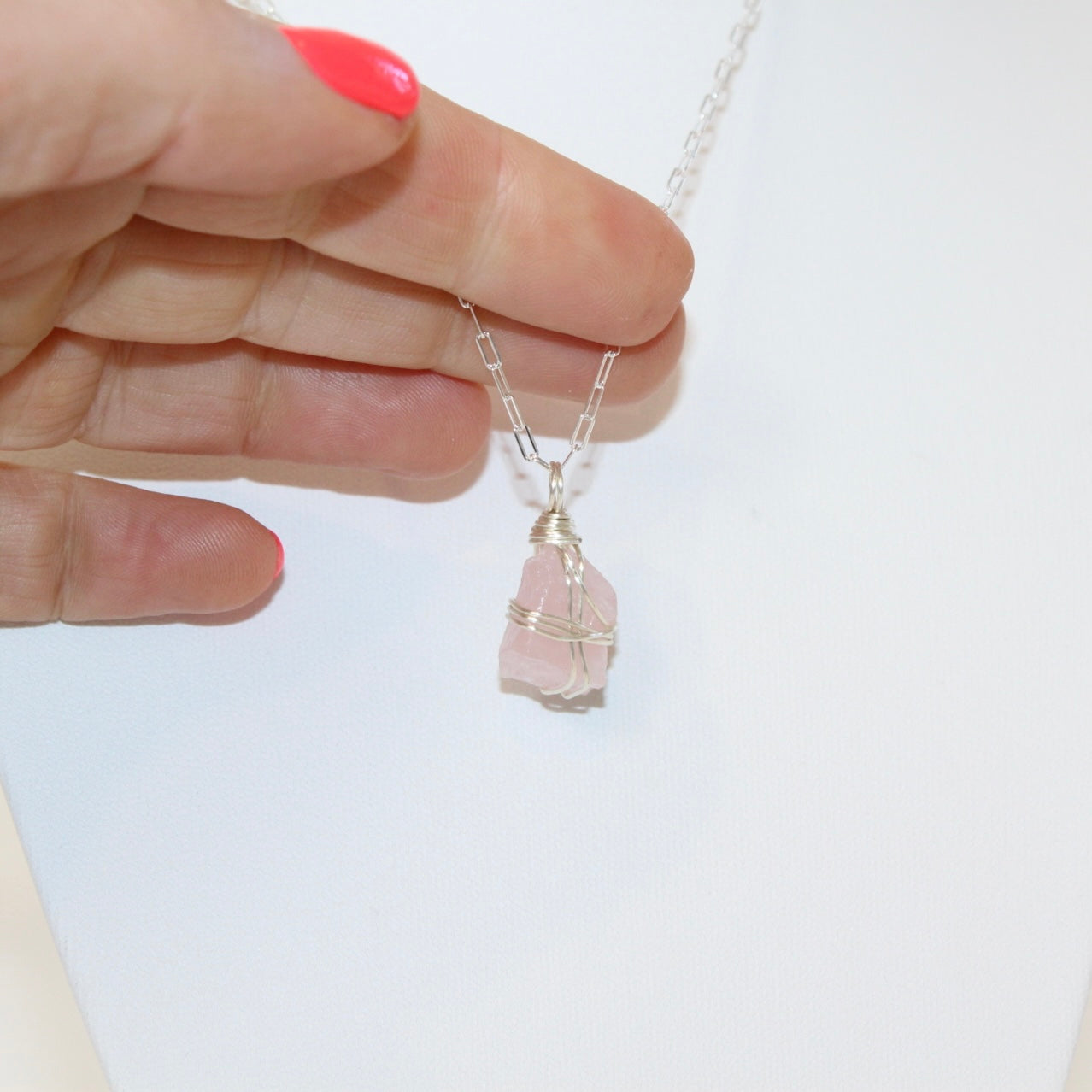 Rose quartz crystal Gold necklace. Free express shipping. Buy crystal jewellery online from ASH&STONE Auckland crystal shop.  AfterPay available.