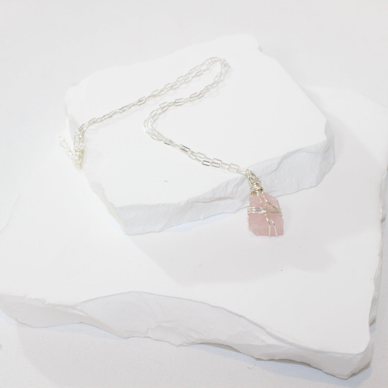 Rose quartz crystal Gold necklace. Free express shipping. Buy crystal jewellery online from ASH&STONE Auckland crystal shop.  AfterPay available.