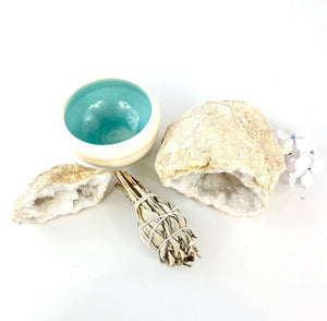 Crystal Packs NZ: Geode cleansing pack with NZ ceramic artisan bowl