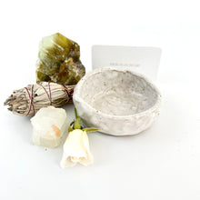 Load image into Gallery viewer, Crystal Ceramics Pack NZ: Bespoke energy healing crystal pack with NZ made ceramic bowl
