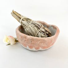 Load image into Gallery viewer, Gift Packs NZ: Bespoke cleansing pack with NZ artisan ceramic bowl
