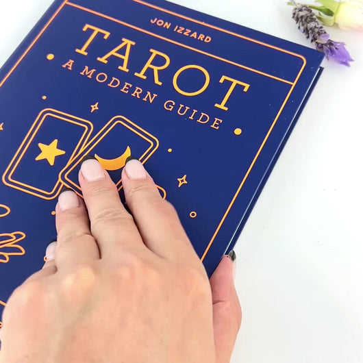 Books NZ: Tarot: A Modern Guide | ASH&STONE