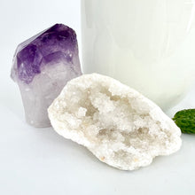 Load image into Gallery viewer, Candle &amp; Crystal Gift Packs NZ: Purple Reign candle &amp; crystal pack
