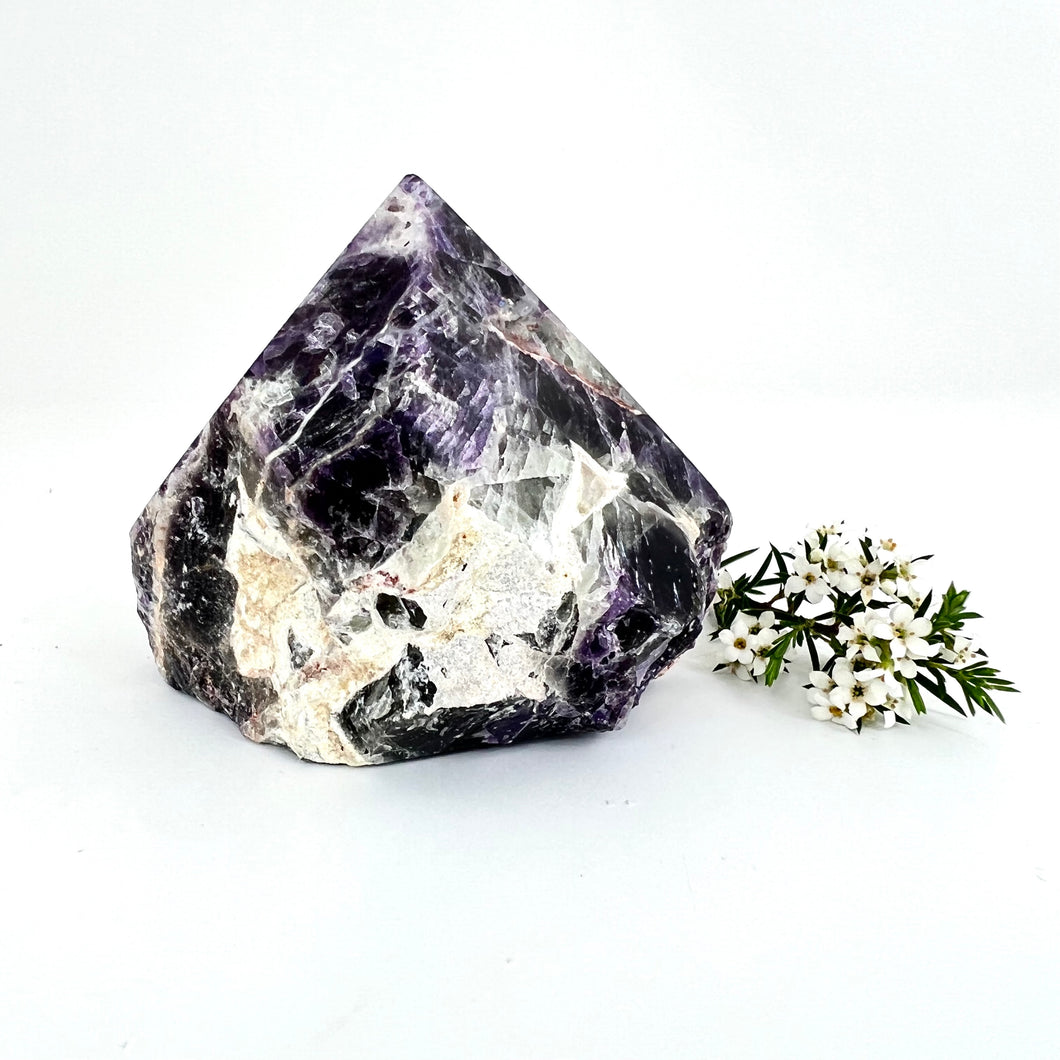 Crystals NZ: Fluorite crystal point with small crystallised cave