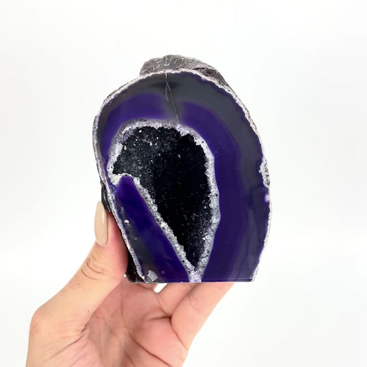Large Crystals NZ: Purple agate crystal cave